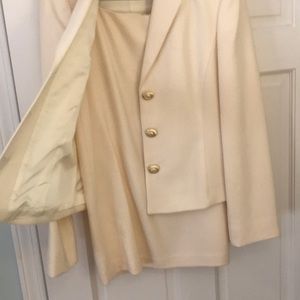 Ellen Tracy skirt suit in cream